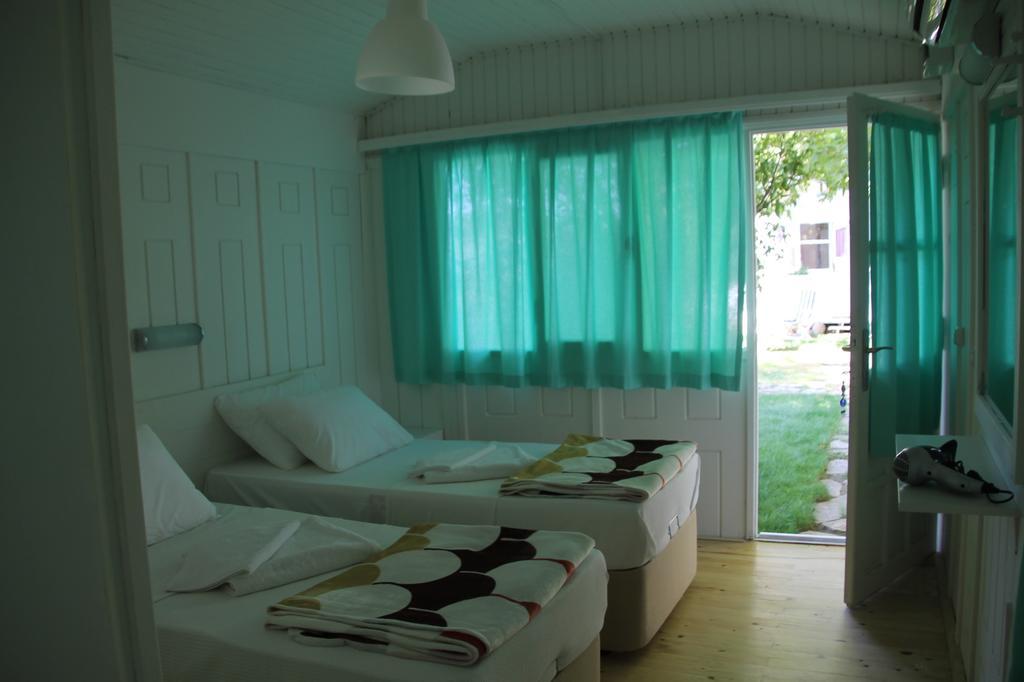 Defne Pension Çıralı Quarto foto